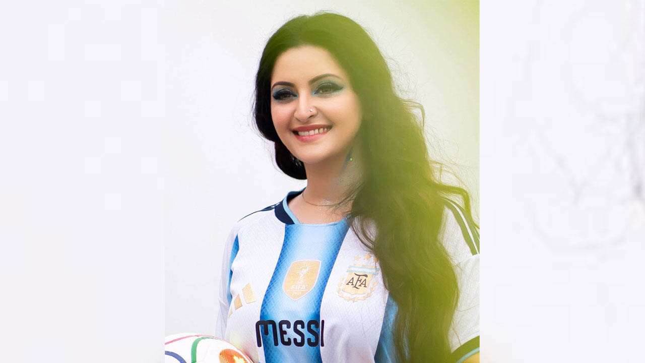 ইংল্যান্ড অধিনায়ককে উদ্দেশ করে পরীমনির ফেসবুক পোস্ট ভাইরাল