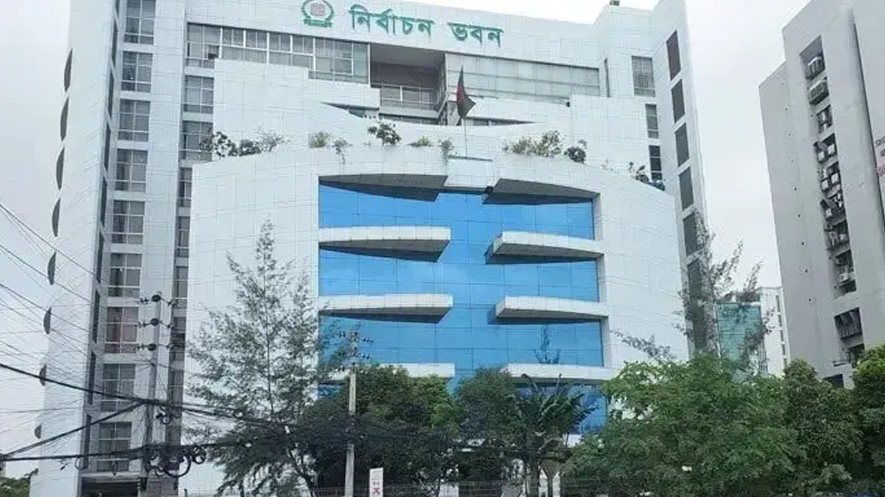 স্থানীয় সরকার নির্বাচনে কারা অংশ নিতে পারবেন না, জানালো ইসি