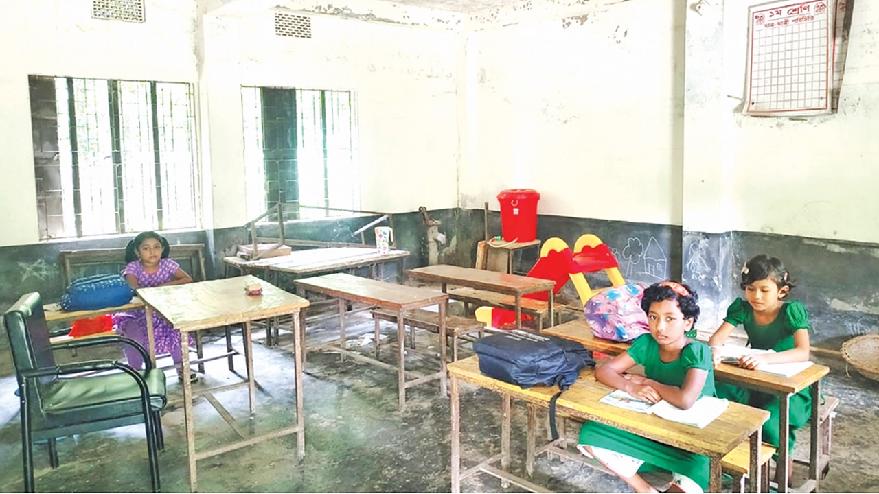 ‘ভূতুড়ে’ শিক্ষার্থীর নামে খাবার বরাদ্দ, আত্মসাতের অভিযোগ