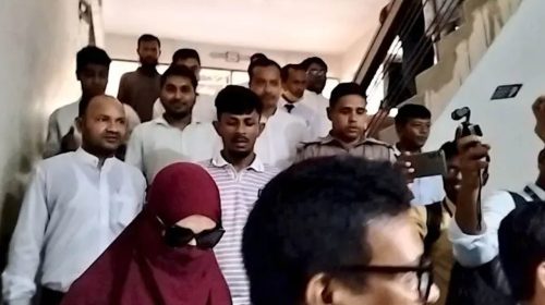 ব্যাটারির টাকা আত্মসাত, আদালতে আত্মসমর্পণ করে জামিন পেলেন ববি