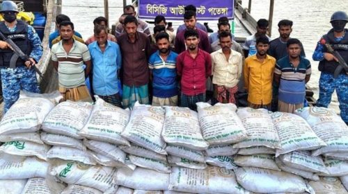 মিয়ানমারে পাচারের আগেই ৪৫০ বস্তা সার জব্দ, আটক ২৩