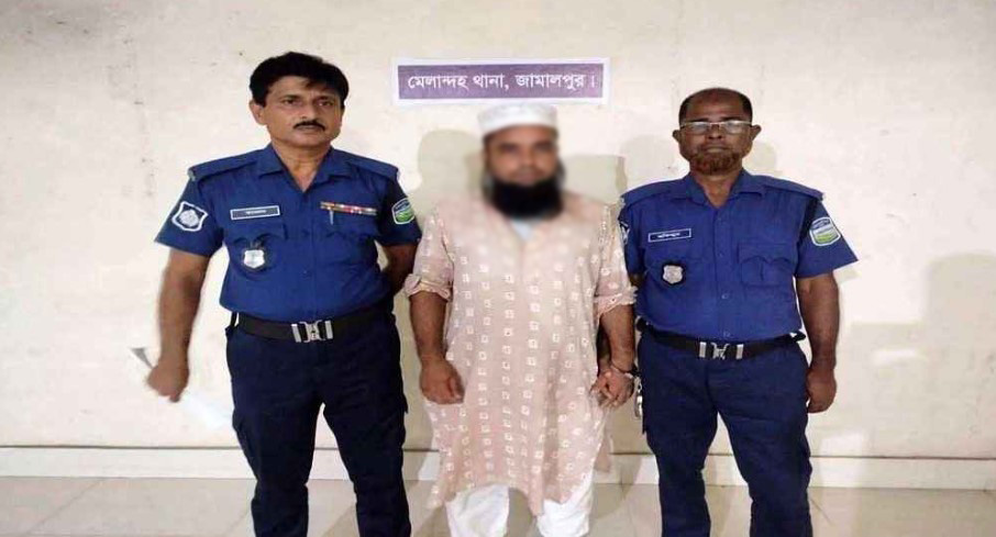 প্রবাসীর স্ত্রীর গোসলের ভিডিও করে ধরা খেলেন শফিকুল