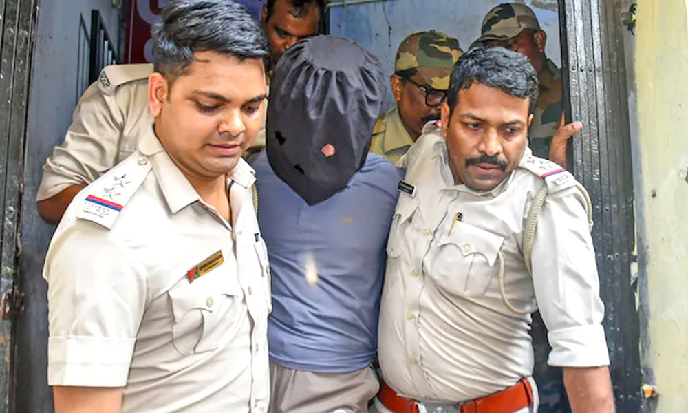 ‘হানি ট্র্যাপ’ কৌশলে তথ্য সংগ্রহের অভিযোগ, ঝাড়খণ্ড থেকে নারী গ্রেপ্তার