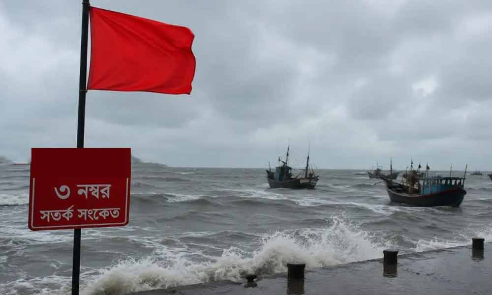৪ সমুদ্রবন্দরে সতর্কসংকেত বহাল
